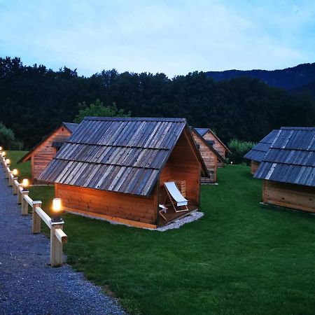Small Wooden Houses And Apartments Zgornja Dobrava ラドヴリツァ エクステリア 写真