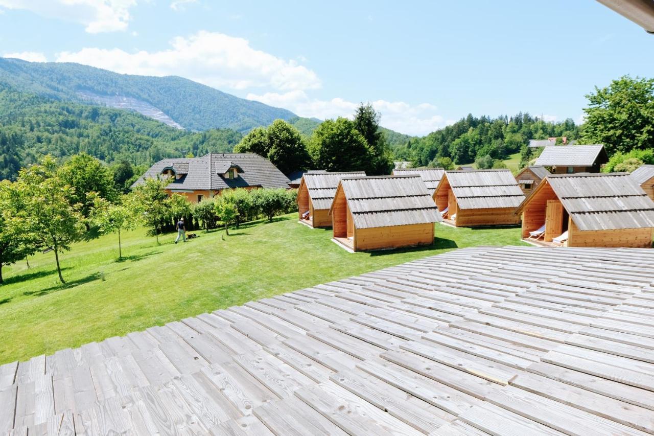 Small Wooden Houses And Apartments Zgornja Dobrava ラドヴリツァ エクステリア 写真