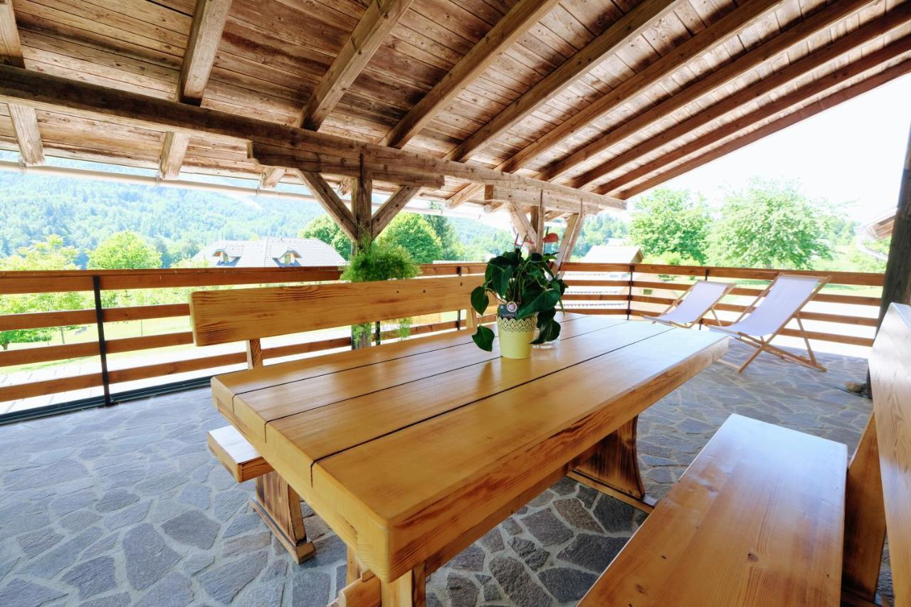 Small Wooden Houses And Apartments Zgornja Dobrava ラドヴリツァ エクステリア 写真