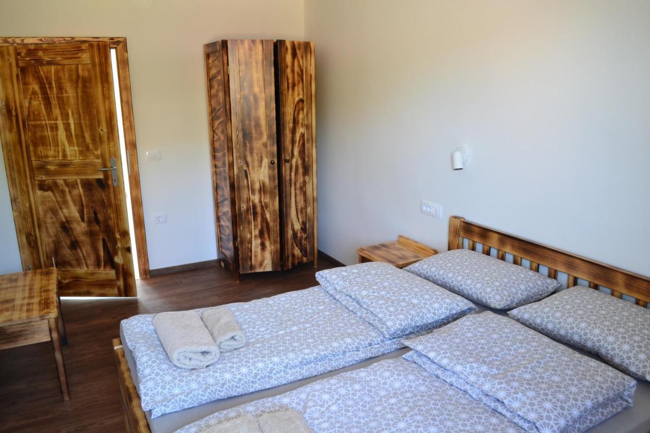 Small Wooden Houses And Apartments Zgornja Dobrava ラドヴリツァ エクステリア 写真