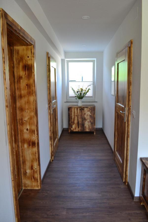 Small Wooden Houses And Apartments Zgornja Dobrava ラドヴリツァ エクステリア 写真